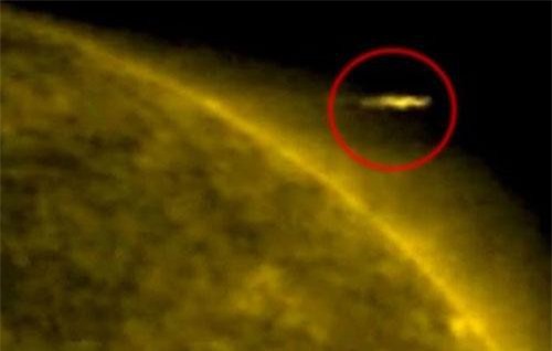 Thực hư việc tàu thăm dò SOHO của NASA phát hiện ra UFO khổng lồ bay ra từ Mặt trời