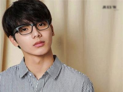 "Nam thần trường học" xuất hiện trong lớp học thêm