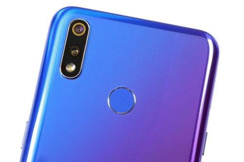 CLIP: Trên tay Realme 3 Pro giá 6,49 triệu tại Việt Nam