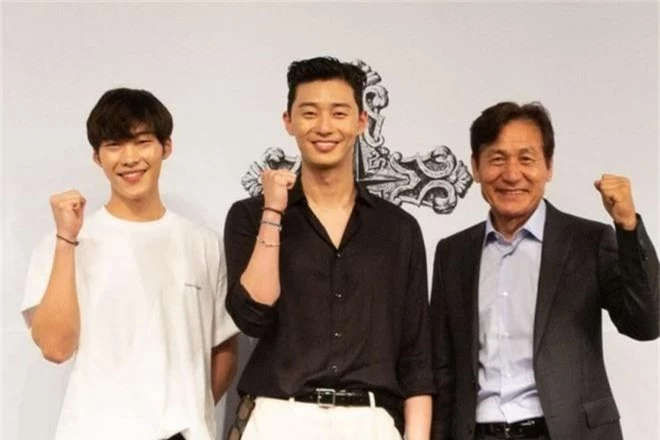 Ngán làm cameo bị gọi hồn trong Kí Sinh Trùng, Park Seo Joon làm mục sư điển trai 6 múi nhất màn ảnh Hàn - Ảnh 2.