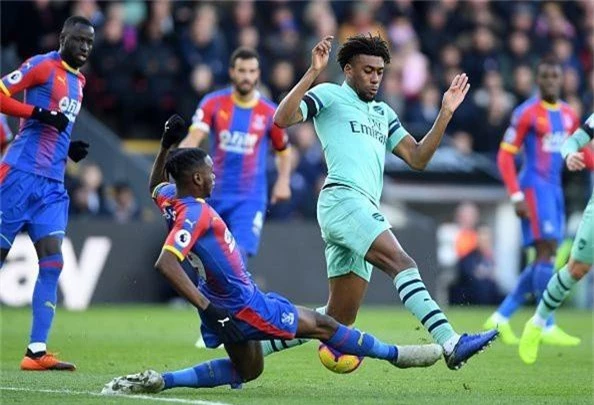 Tiết lộ điều khoản điên rồ MU gài Crystal Palace khiến vụ Wan-Bissaka bị đình trệ