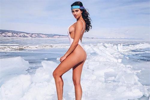 CLIP: Cánh mày râu "bấn loạn" bởi vẻ quyến rũ của chân dài người Nga