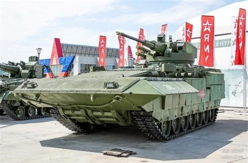  Trong khuôn khổ Diễn đàn Quân sự - Kỹ thuật Quốc tế lần thứ 5 (Army 2019) chính thức khai màn ngày 25/6 tại Kubinka, Tổng Công ty Nghiên cứu - Sản xuất Uralvagonzavod chính thức giới thiệu nguyên mẫu xe chiến đấu bộ binh hạng nặng T-15 Armata trang bị module chiến đấu DUBM-57 Kinzhal. Nguồn ảnh: SAID AMINOV
