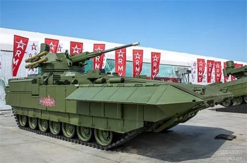  Trước đó, trong các phiên bản T-15 Armata dự các cuộc duyệt binh Nga chủ yếu xuất hiện với module tháp pháo Bumerang-BM sử dụng khẩu 30mm và 4 tên lửa chống tăng đặt ở hai bên tháp pháo. Nguồn ảnh: SAID AMINOV