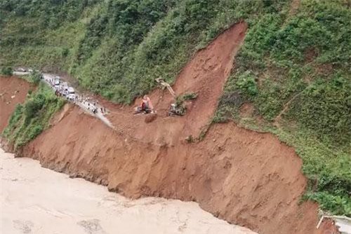 Mưa lũ cô lập 8 bản tại Lai Châu