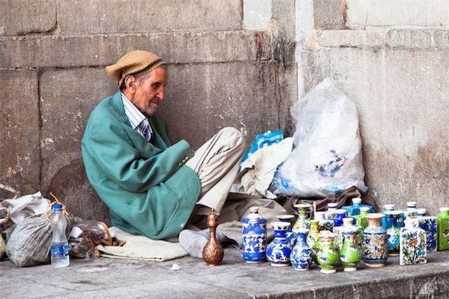 Người Iran “oằn mình” chống đỡ đòn giáng trừng phạt của Mỹ