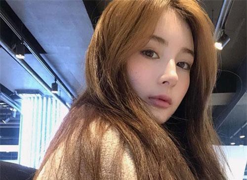 Vẻ đẹp như 'thiên thần' của cô gái Nga tới Hàn Quốc làm ca sĩ