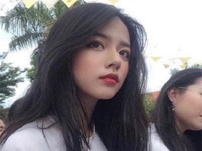 Các hot girl sinh năm 2001 làm bài thi THPT quốc gia ngày đầu ra sao?