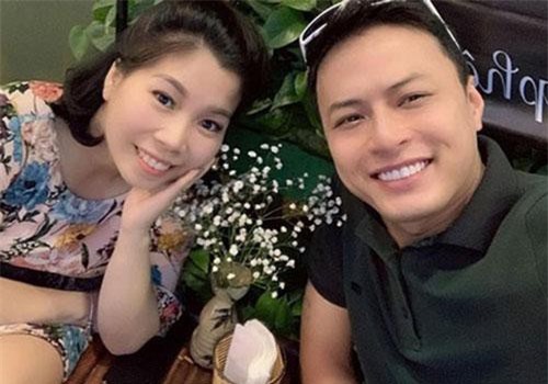 Bà xã Hồng Đăng phản pháo, tung bằng chứng "bóc phốt" lại khách hàng sau khi quán chè của gia đình bị chê bẩn, đắt