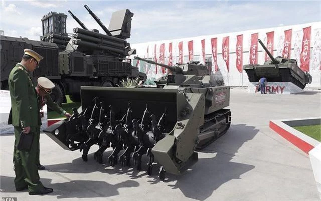 Nga “khoe” dàn khí tài uy lực, độc đáo tại triển lãm quân sự - 6