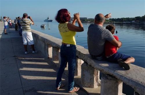 Soi vũ khí “khủng” trên tàu chiến Nga đang ở thăm Cuba 