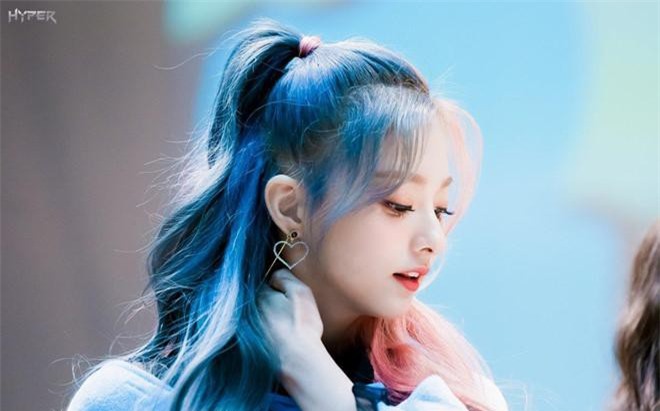 Thần tượng 10X được ví như búp bê sống vì quá xinh đẹp