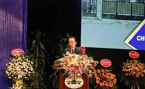 Ông Trịnh Văn Quyết, Chủ tịch HĐQT Tập đoàn FLC phát biểu tại Lễ tốt nghiệp khóa 40 Đại học Luật Hà Nội