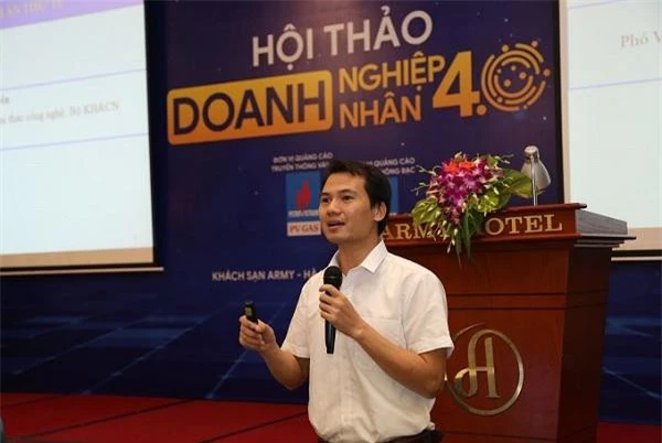 Ông Nguyễn Hữu Xuyên phát biểu tại hội thảo. 