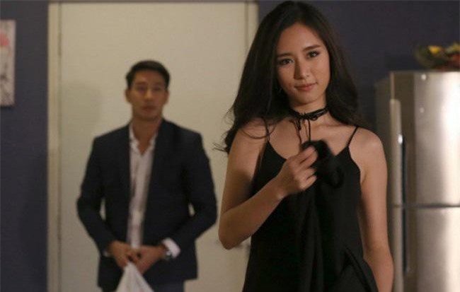 Chồng ngoại tình với phụ nữ lớn tuổi, vợ ra chiêu khiến chồng 'cun cút' chạy về