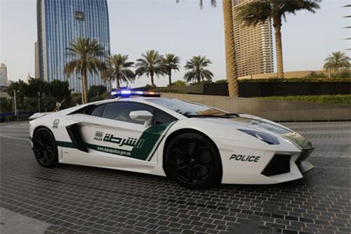 XE HOT (27/6): Dàn siêu xe đắt đỏ của cảnh sát Dubai, Kia Morning có thêm phiên bản mới giá chỉ 339 triệu