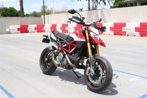 Ducati Hypermotard 950 SP 2019: Công suất 114 mã lực, giá ngang xe hơi