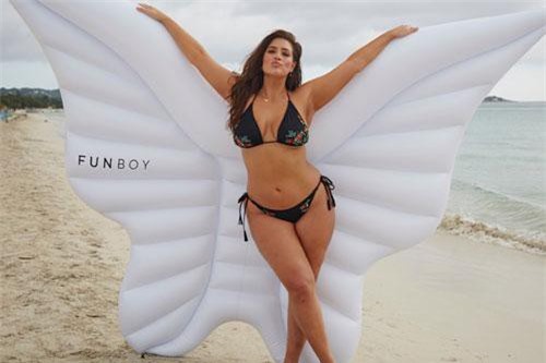 Thân hình phồn thực của người mẫu ngoại cỡ nổi tiếng nhất thế giới