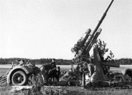 Flak 8,8cm hay còn gọi là Pháo 88 li.