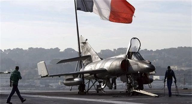 Pháp cảnh báo Mỹ không kéo NATO vào chiến dịch quân sự ở vùng Vịnh - 1