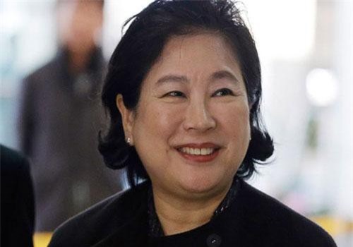 Háo hức vì con gái dẫn người yêu về ra mắt, ngờ đâu vừa nhìn thấy mặt, cái bát trên tay tôi đã rơi xuống vỡ tan tành