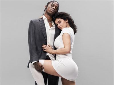 CLIP: Kylie Jenner đẹp đôi bên Travis Scott khi tham gia sự kiện