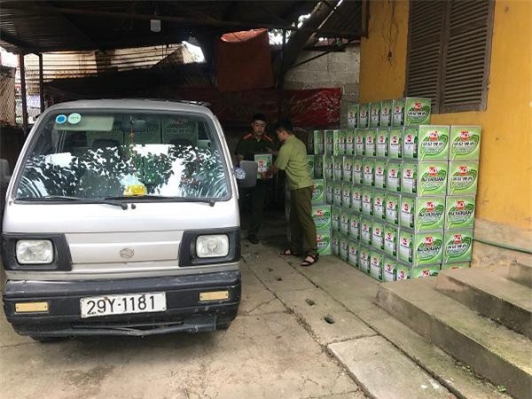 Lạng Sơn: Bắt giữ ô tô vận chuyển 2.400 chai bia nhập lậu do Trung Quốc sản xuất