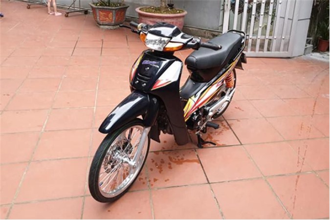 Choáng với xe bình dân Honda Wave giá trăm triệu