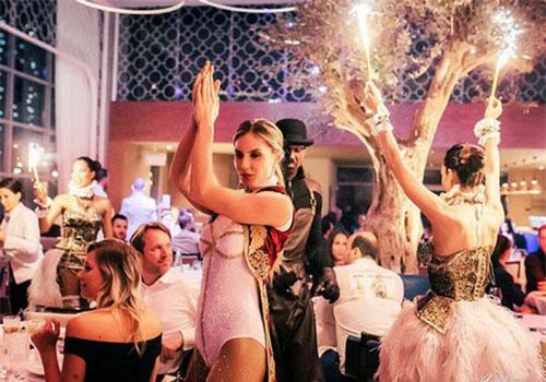 CLIP: Nhà hàng hé lộ sự xa xỉ của dân chơi Dubai