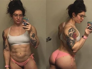 CLIP: Cơ bắp cuồn cuộn của mỹ nữ phòng gym khiến cánh mày râu phải 'chào thua'