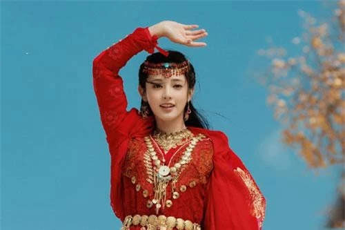 Tạo hình của Bành Tiểu Nhiễm trong phim Đông Cung.