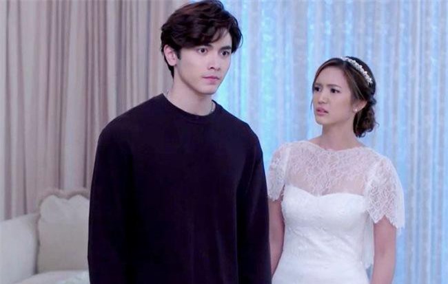 Chỉ một câu chúc của tình cũ trong phong bì cưới, chú rể bị vợ bỏ ngay đêm tân hôn