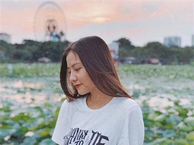 Nữ sinh hút ánh nhìn vì nụ cười tỏa nắng tại kỳ thi THPT Quốc gia