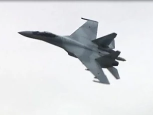 CLIP: Máy bay chiến đấu Su-35S của Nga "khoe" kỹ năng nhào lộn
