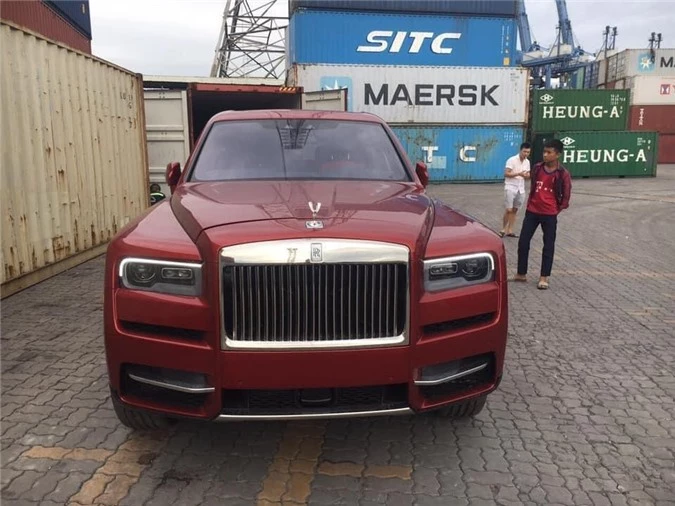 Rolls-Royce Cullinan thứ tư hơn 41 tỷ màu độc về Việt Nam.