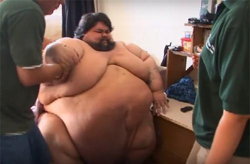 Chán đời, người đàn ông tuyệt vọng ăn cho... chết thì thôi