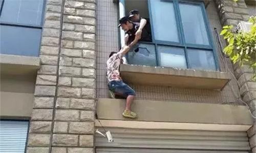 Trai trẻ sợ hãi đòi tự tử vì mẹ ép lấy vợ