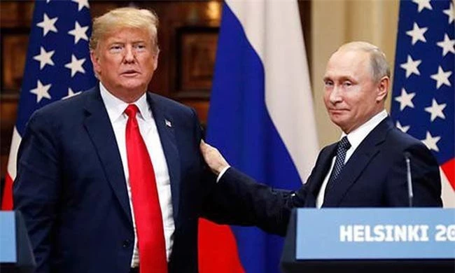 Tổng thống Mỹ Donald Trump (trái) và Tổng thống Nga Vladimir Putin năm 2017. Ảnh: AP.