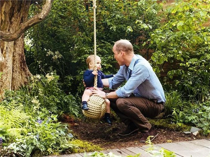 rs_1024x766-190519143831-1024-prince-william-louis-garden-051919