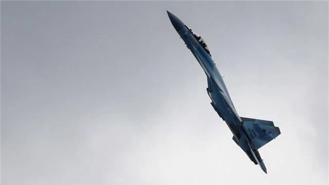Màn nhào lộn mãn nhãn của “sát thủ bầu trời” Su-35S Nga - 1