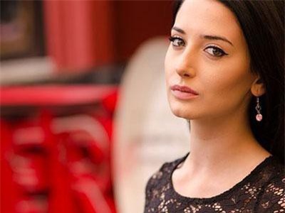 Cuộc gặp gỡ bất ngờ trong chiều mưa hôm ấy khiến tôi không dám tin người phụ nữ sang trọng ấy từng là vợ cũ của mình!