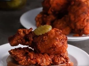 CLIP: Cách làm món gà chiên siêu cay, thách thức các 'tín đồ' của ớt