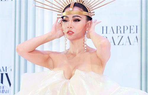 Thu Minh hóa nữ thần, tự tin khoe ngực khủng trên thảm đỏ chứng tỏ đẳng cấp chị đại ở tuổi 42