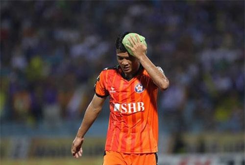 Hà Đức Chinh gặp chấn thương nặng phải nghỉ 3 tháng