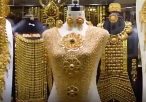 CLIP: Chợ bán vàng theo cân, mặc cả như mua rau ở Dubai