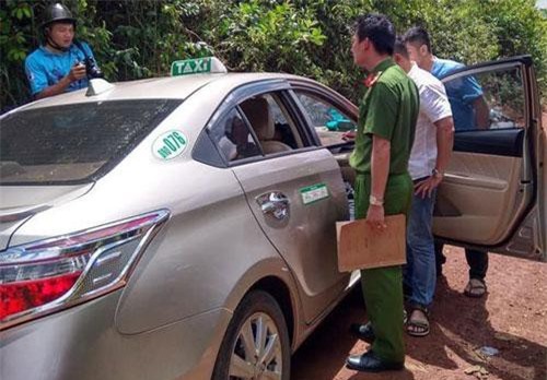 Đắk Nông: Tài xế taxi đạp cửa thoát thân khi bị kề dao, cướp tài sản