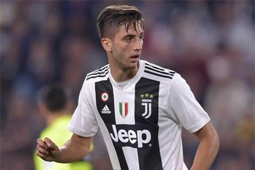 Tiền vệ: Rodrigo Bentancur (Juventus, 77,8 triệu bảng).