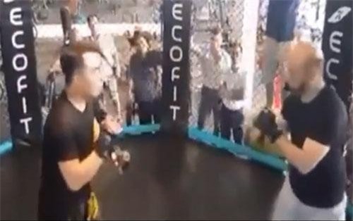 CLIP: Võ sư Flores tỉ thí với võ sĩ Lưu Cường