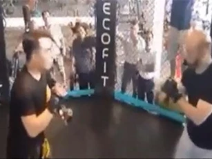 CLIP: Võ sư Flores tỉ thí với võ sĩ Lưu Cường