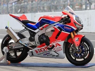 Hé lộ thông số kỹ thuật của siêu môtô CBR1000RRW 2019
